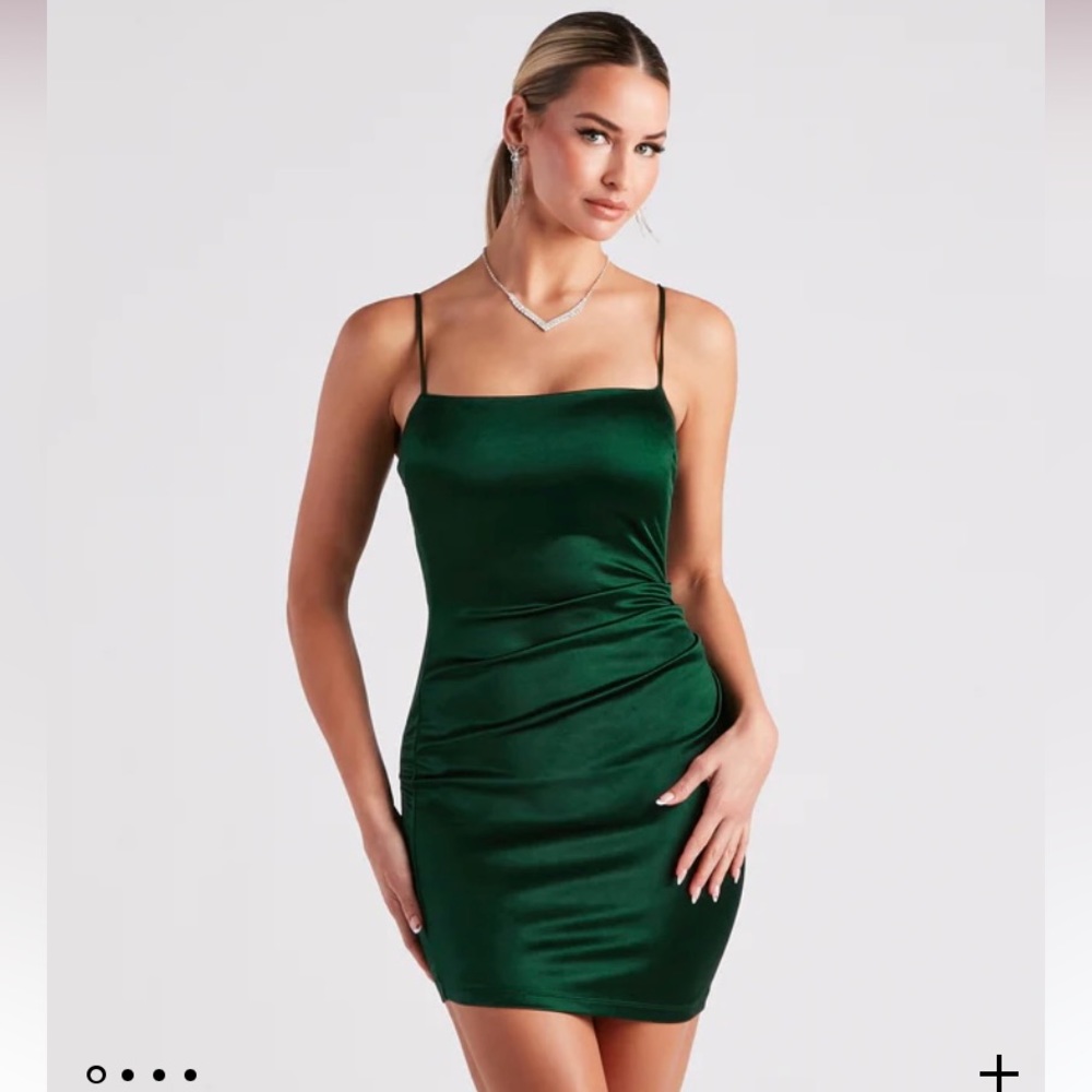 NWOT Windsor Party Babe Satin Pleat Mini Dress (emerald green)